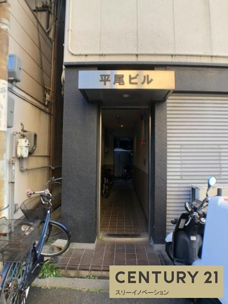 平尾ビルのエントランス