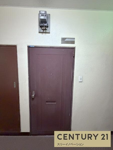 サントピア泉尾のエントランス|★郵便受け付きの玄関ドア★