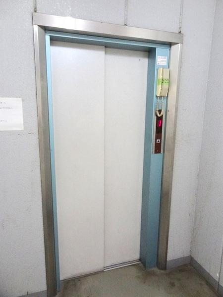 メゾンヒラオのエントランス|★エレベーター★