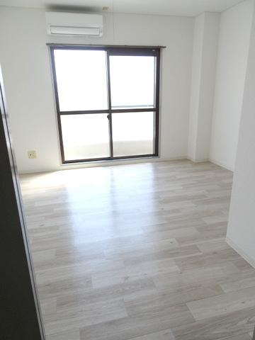 メゾンヒラオの寝室|★採光たっぷりの室内です★