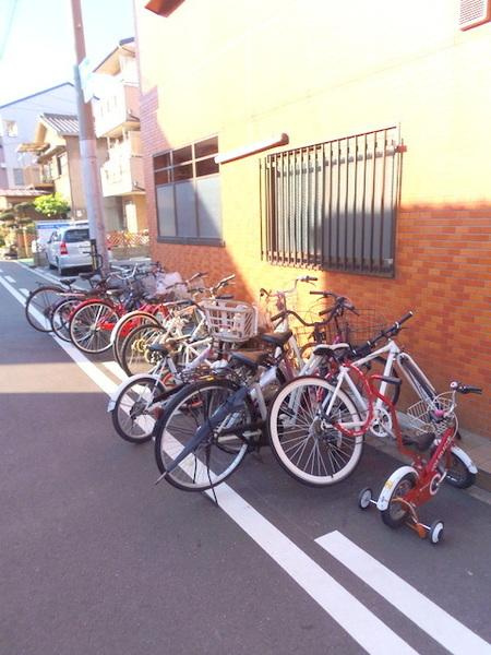 メゾンヒラオのエントランス|★自転車はここへ★