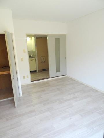 メゾンヒラオの居間・リビング|★洋室★フローリング★