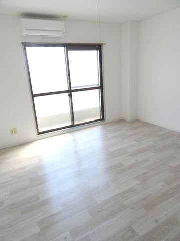 メゾンヒラオの洋室|★日当たり良好★