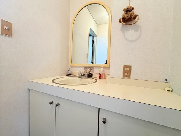 横浜市神奈川区旭ケ丘の中古一戸建の独立洗面台