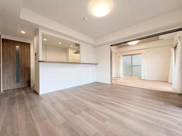 ライオンズヒルズ柿生の居間・リビング|開放感とくつろぎが調和する、LDK。