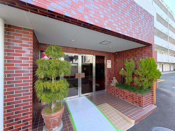 サンパレス下永谷のエントランス
