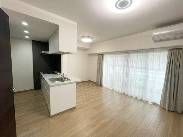 【居間・リビング】 | ロジュマン守口 | こちらの画像は、AIを用いて家具等を消しております。