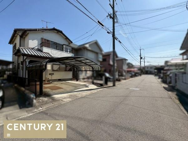 岩出市中黒　中古戸建の前面道路含む現地写真