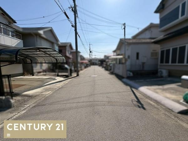 岩出市中黒　中古戸建の前面道路含む現地写真
