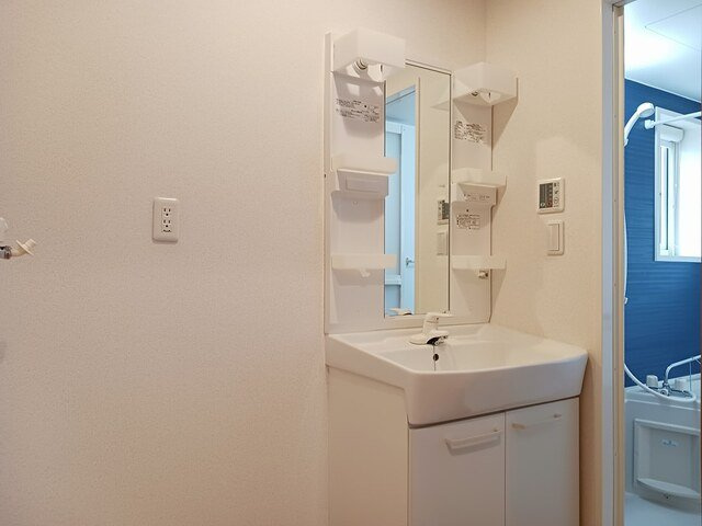 ＦＯＵＲ　ＳＥＡＳＯＮＳ　Ｂの洗面所|ゆったりとスペースのある洗面所