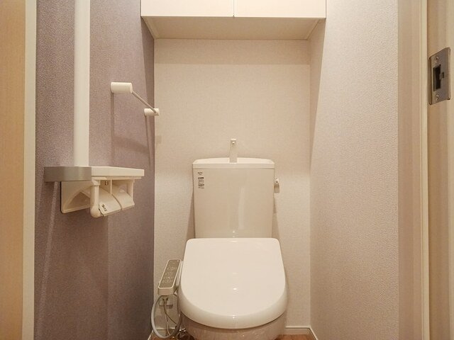 ラパン町村　Ⅰのトイレ|落ち着いた色調のトイレです