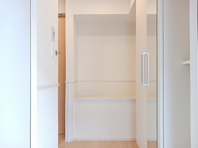 ラパン町村　Ⅰの玄関|収納もある玄関です