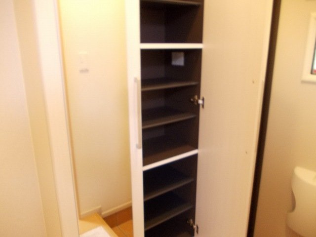 讃良レジデンスの玄関