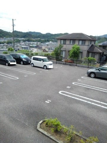 サニ－・ヒルズＣの駐車場