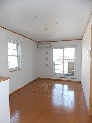 サニ－・ヒルズＣの居間・リビング