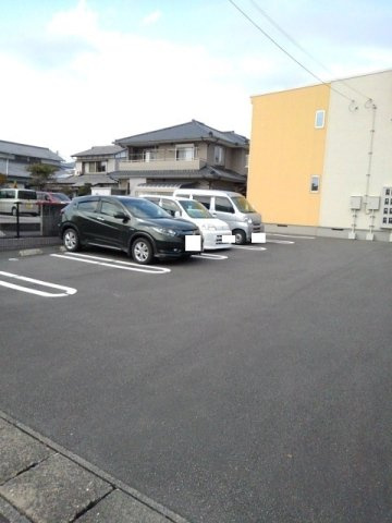 レジデンス　ミモザの駐車場