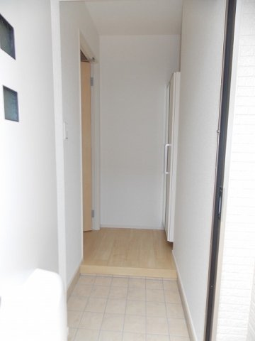 レジデンス　ミモザの玄関