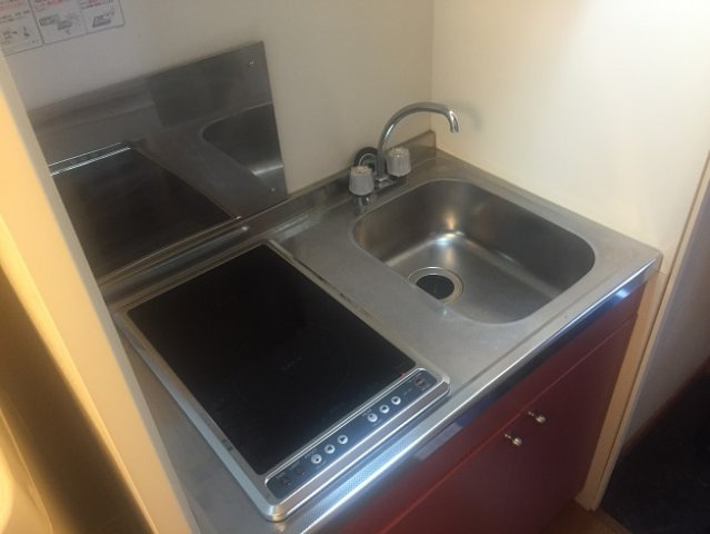 レオパレスアストラーレ茶屋町東のキッチン|電磁調理器２口
