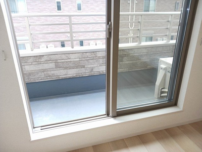 【バルコニー】 | 春告鳥（ウグイス）