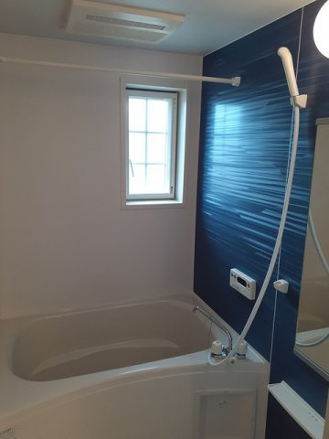 パティオ緑の浴室