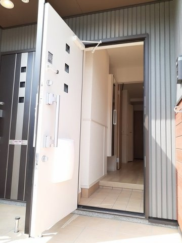 シャンポール砂田の玄関