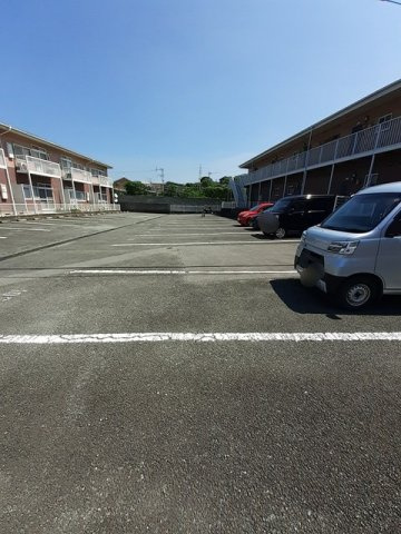 ユニハイム月尾Ⅰの駐車場