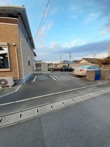 レ　ジュ－ル　カルムの駐車場