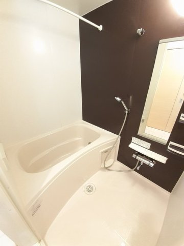 レ　ジュ－ル　カルムの浴室