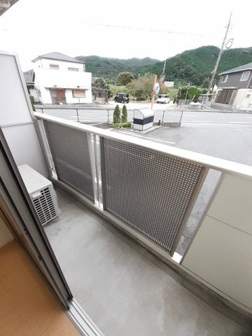 アン・ジュネスのバルコニー