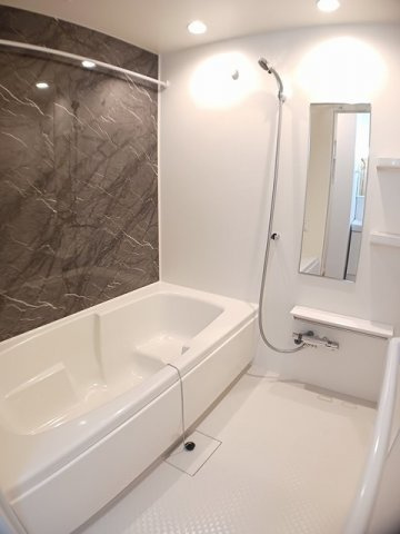 ファミール問田の浴室