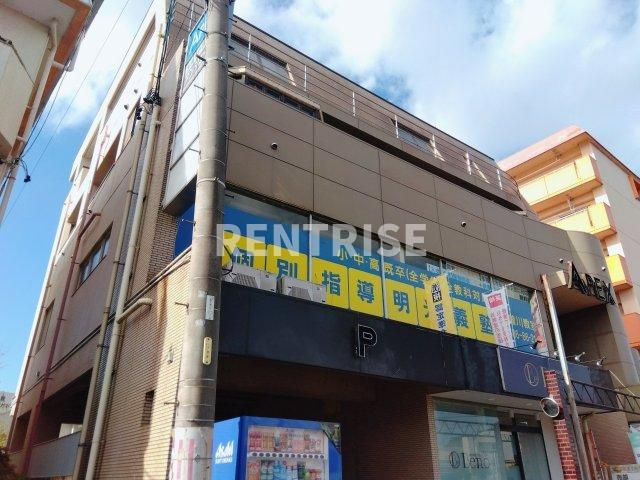 APEXビル新木曽川のエントランス