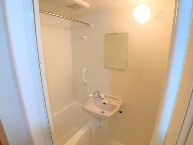 レオパレスＳＡＫＵＲＡⅡの浴室|設備・使用は号室により異なる為、現況を優先致します。