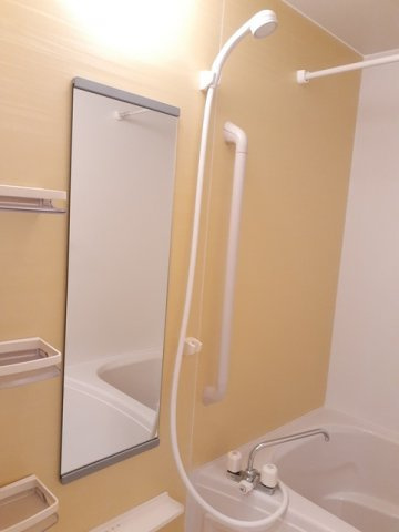 プリムローズ中山Ｂの浴室