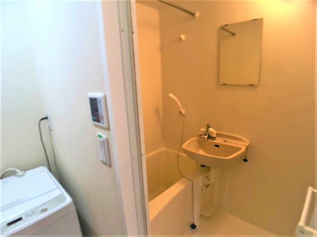 レオパレスＫＡＺＵの浴室|設備・仕様は号室により異なる為、現状を優先する。