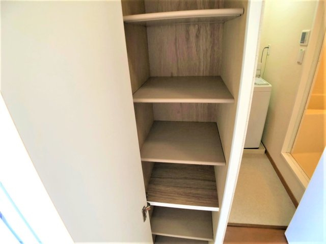 レオパレスＫＡＺＵの玄関|設備・仕様は号室により異なる為、現状を優先する。