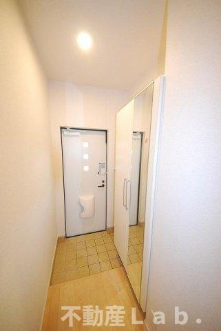 ダダ　フリシュ　Ａの玄関