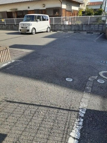 サンリットの駐車場