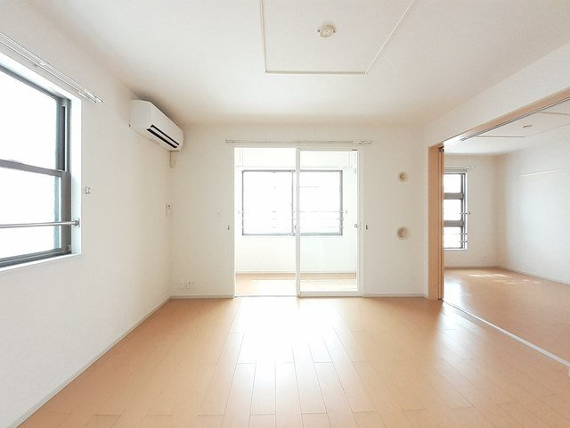 ドゥ・ファミーユＢの居間・リビング