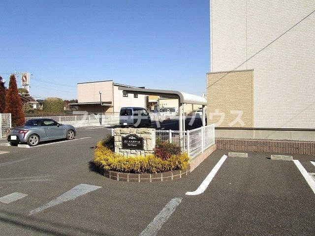サンエスポアールの駐車場