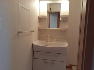 【洗面所】 | ヴィラ　グランデ | ゆったりとスペースのある洗面所