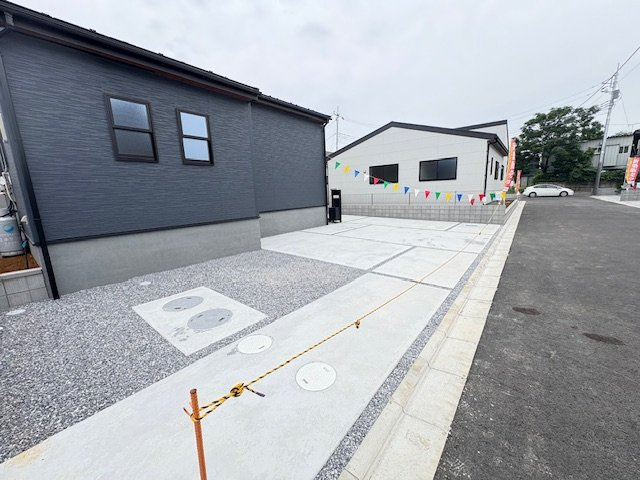 上里町七本木第６（全８棟）7号棟の駐車場|建物完成済みでございます。お部屋のご内覧可能でございます。お気軽にお問合せ下さいませ(^▽^)/