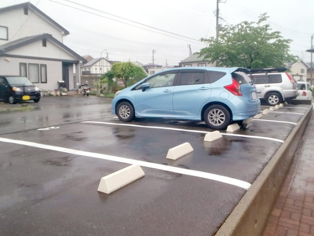 ロイヤルガーデン　Ｃの駐車場