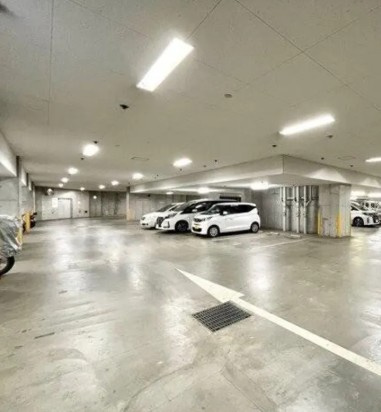 レジディア目白の駐車場