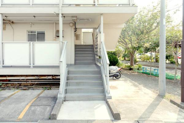 ビレッジハウス鎌倉1号棟のエントランス|毎日通るエントランスはこのようになっています