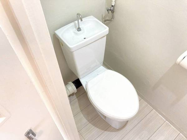 ビレッジハウス鎌倉1号棟のトイレ|ビレッジハウスの同一物件・同一タイプの間取りの写真です