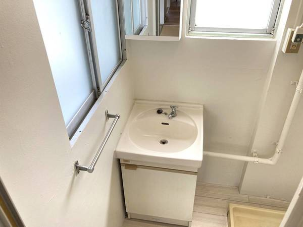 ビレッジハウス鎌倉1号棟の洗面所|ビレッジハウスの同一物件・同一タイプの間取りの写真です