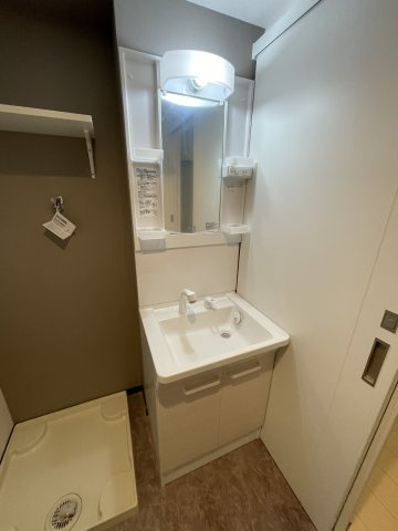 ベイルーム追浜町の独立洗面台|独立洗面台、朝の身支度には欠かせません