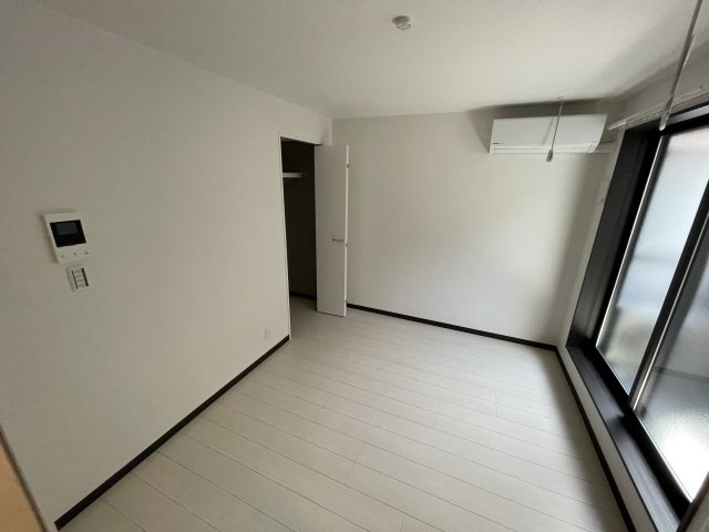 ベイルーム追浜町の寝室|落ち着いた色調の寝室です