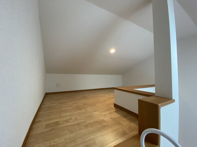 ベイルーム瀬戸の洋室|落ち着いた色調の洋室です