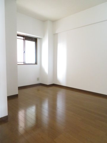 クラールハイト秋本の洋室|使い勝手のいい洋室です